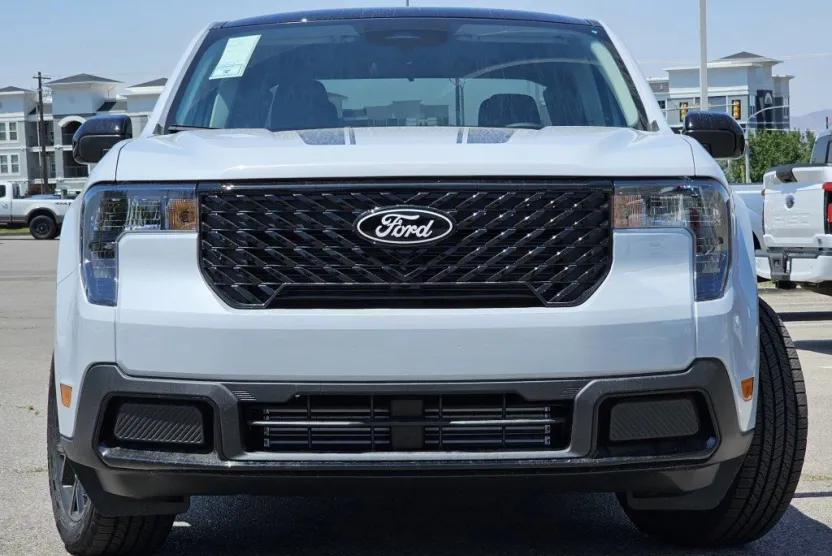2025 Ford Maverick XLT photo 1