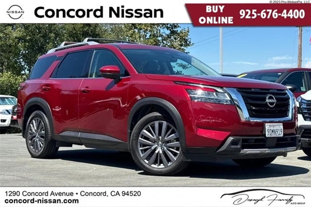 2023 Nissan Pathfinder SL photo 1
