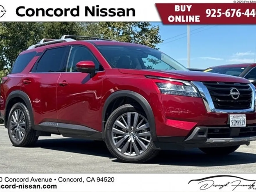 2023 Nissan Pathfinder SL photo 1