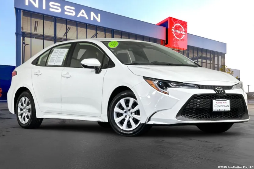 2022 Toyota Corolla LE photo 1