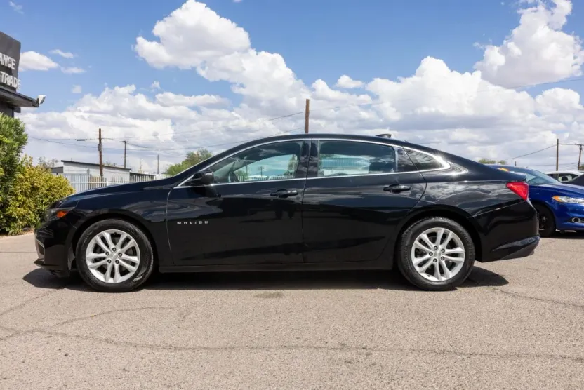 2018 Chevrolet Malibu 1LT photo 1