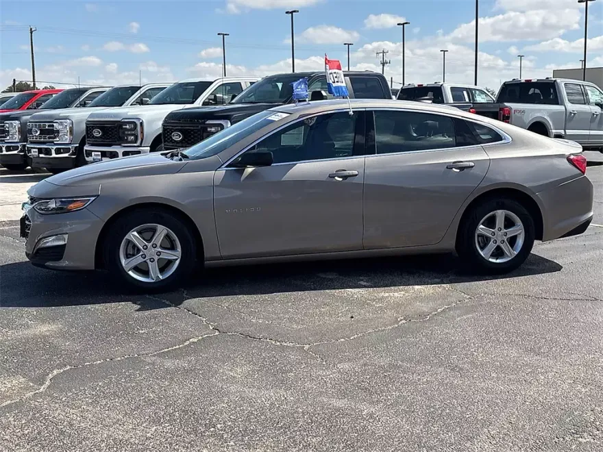 2023 Chevrolet Malibu LS photo 1