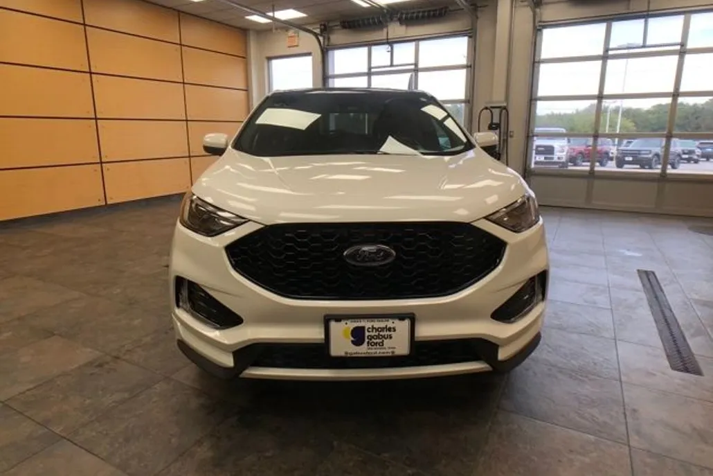 2022 Ford Edge ST photo 1