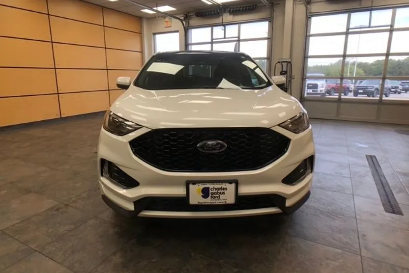 2022 Ford Edge ST photo 1
