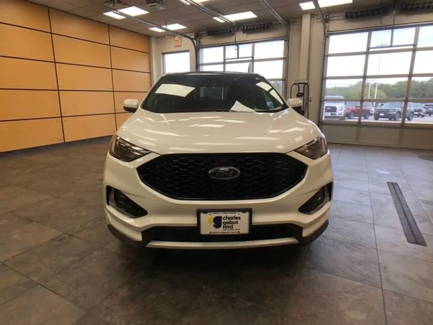 2022 Ford Edge ST photo 1
