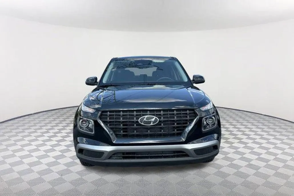 2025 Hyundai Venue SE photo 1