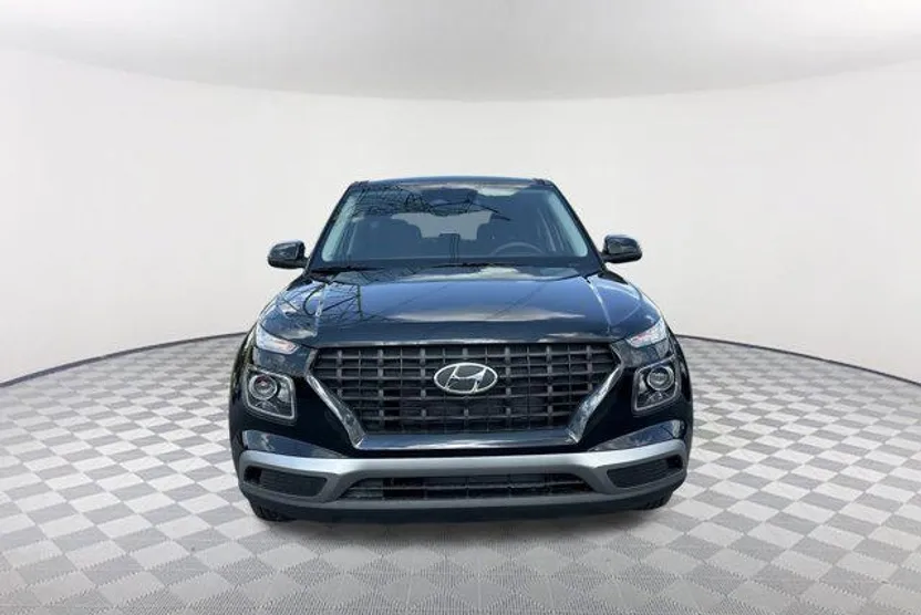 2025 Hyundai Venue SE photo 1
