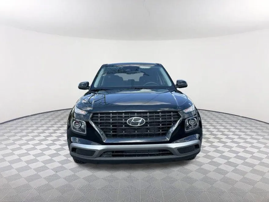 2025 Hyundai Venue SE photo 1