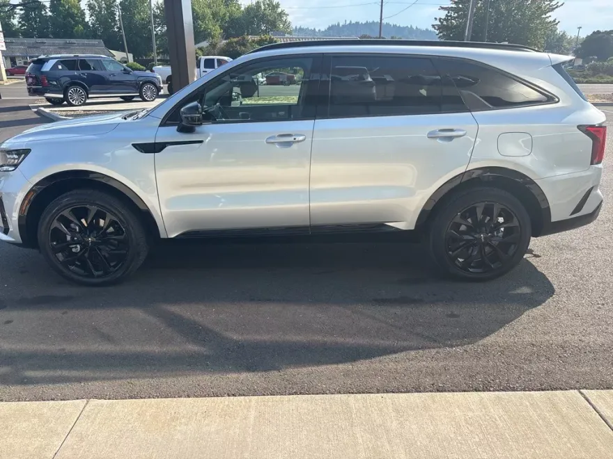2022 Kia Sorento SX photo 1