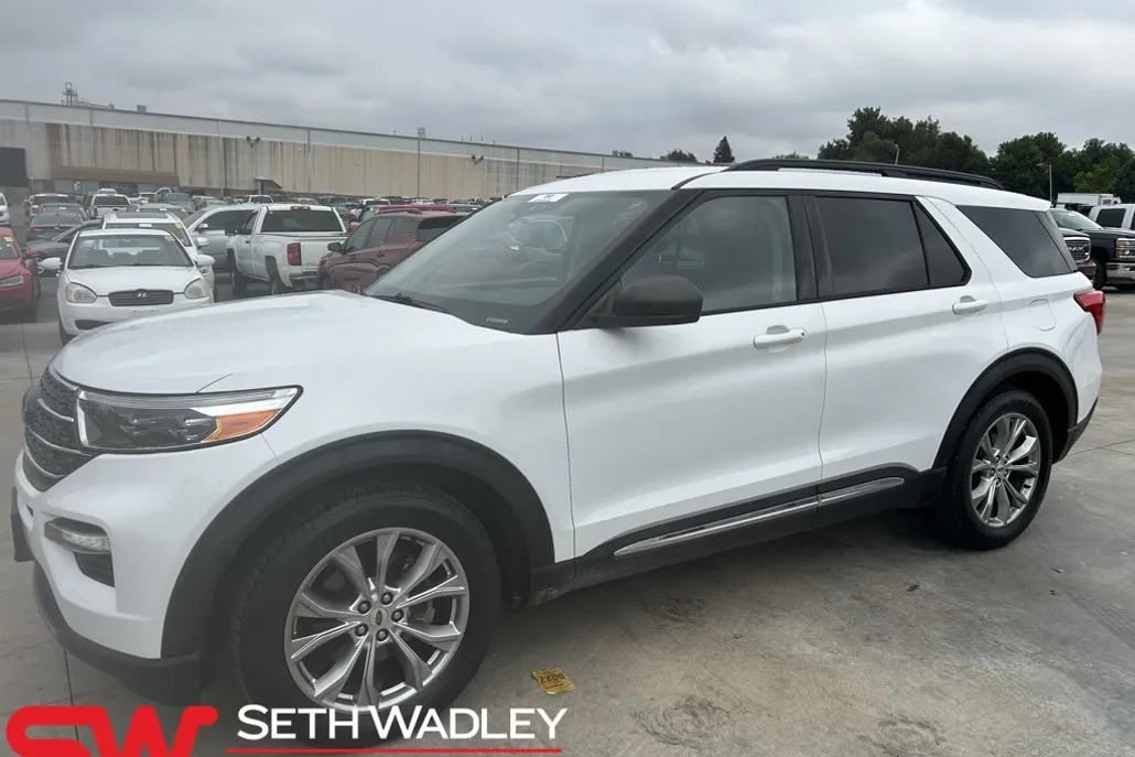 2021 Ford Explorer XLT photo 1