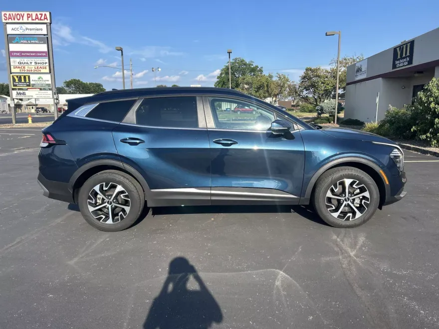 2025 Kia Sportage Hybrid EX photo 1