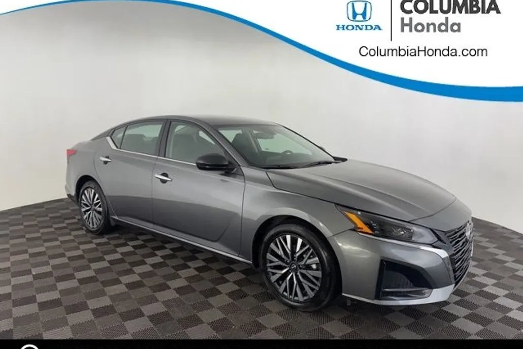 2024 Nissan Altima 2.5 SV photo 1