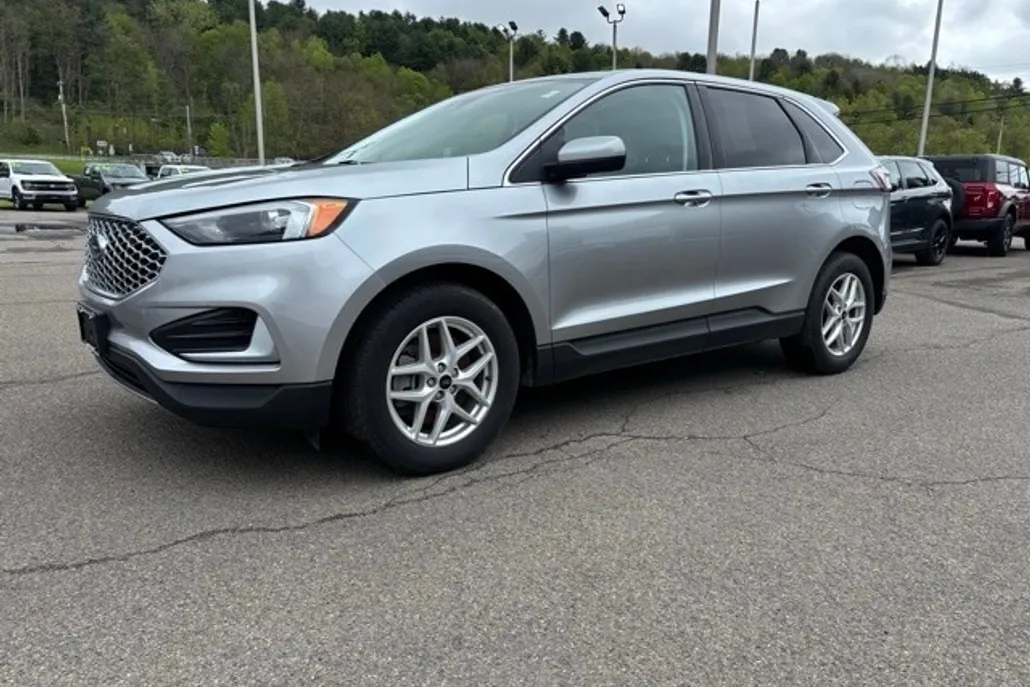 2024 Ford Edge SEL photo 1