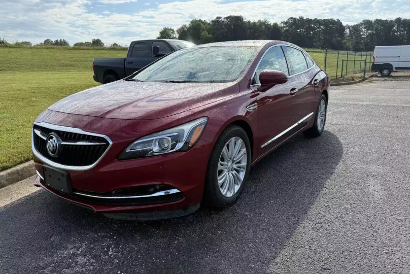 2018 Buick LaCrosse Essence photo 1