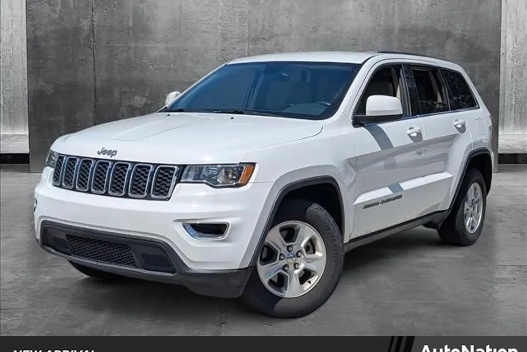 2017 Jeep Grand Cherokee Laredo photo 1