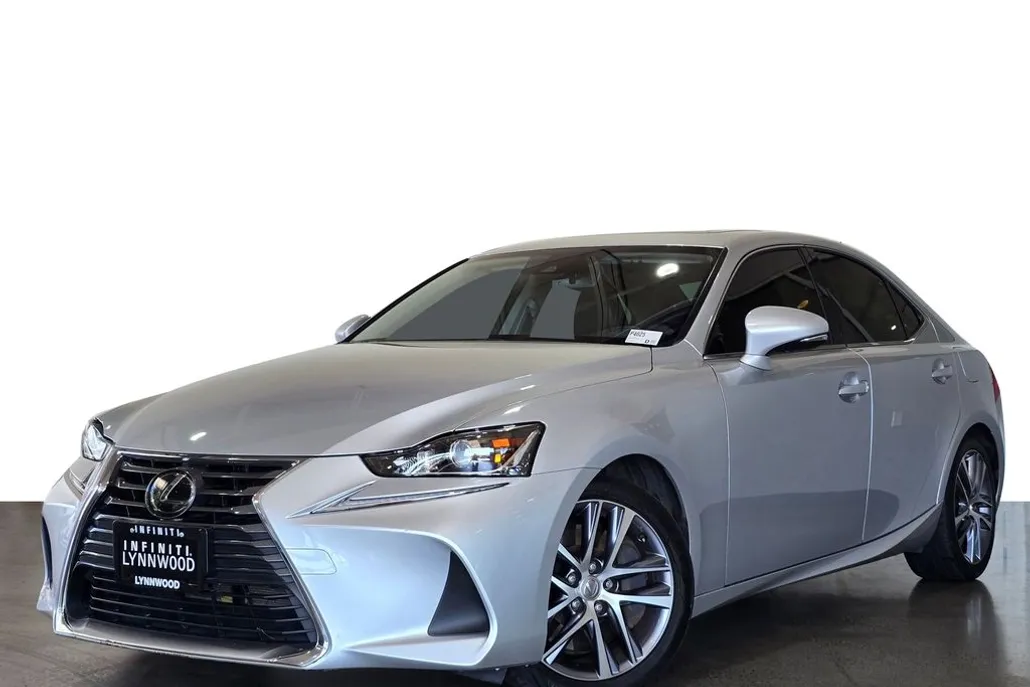 2018 Lexus IS 300 photo 1