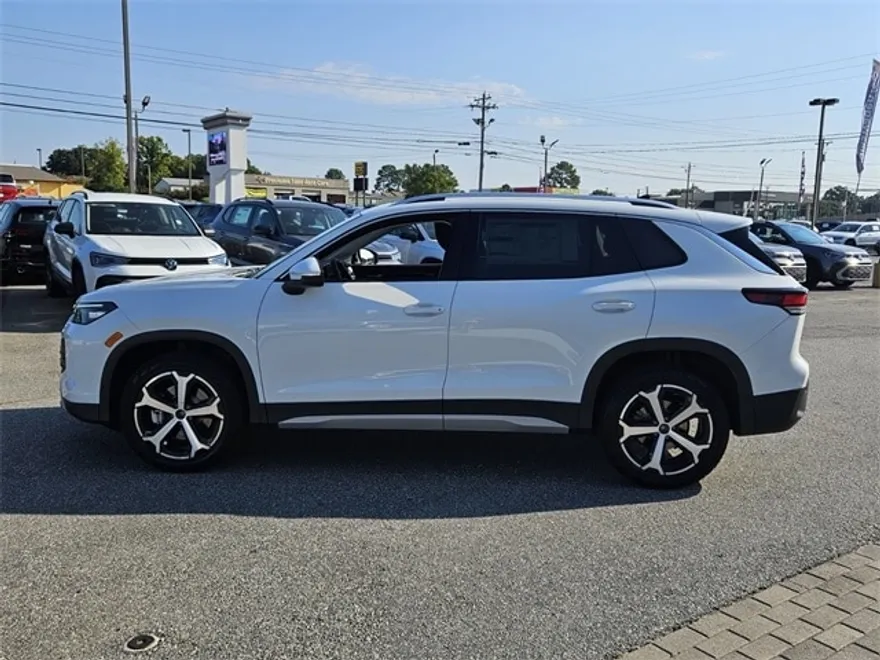 2025 Volkswagen Tiguan SE photo 1