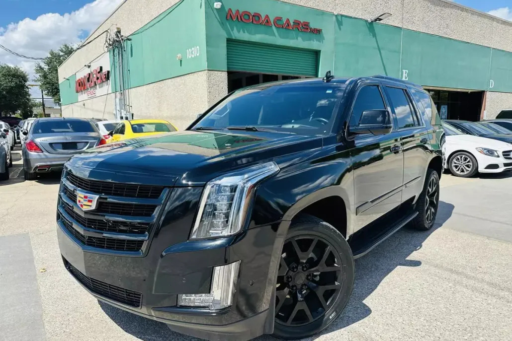 2018 Cadillac Escalade Luxury photo 1