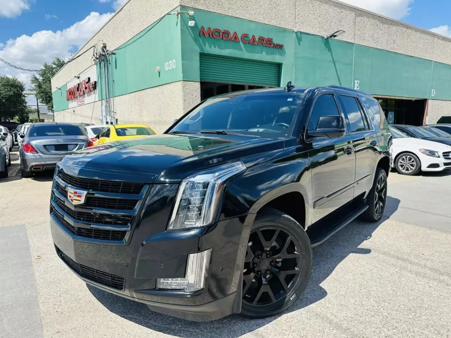 2018 Cadillac Escalade Luxury photo 1