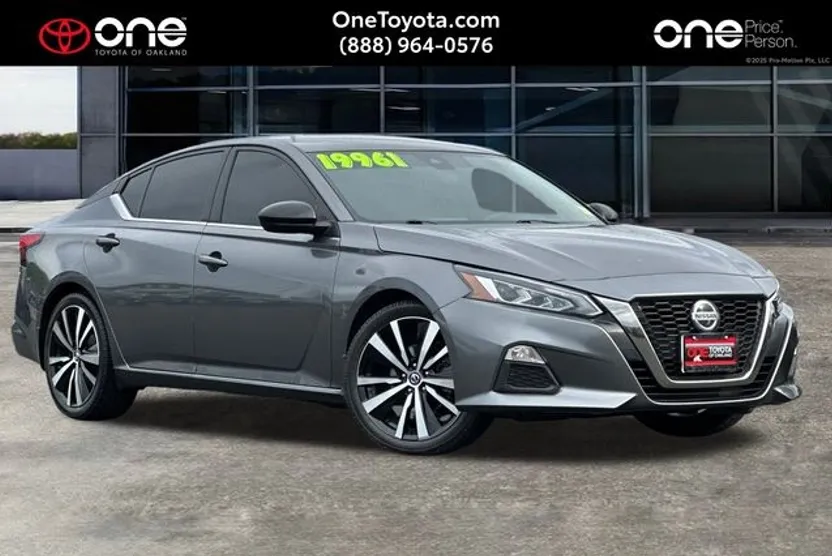 2022 Nissan Altima 2.5 SR photo 1
