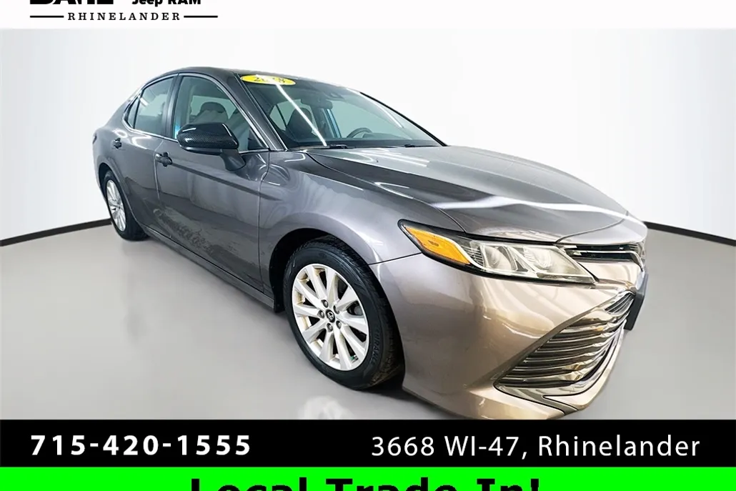2018 Toyota Camry LE photo 1