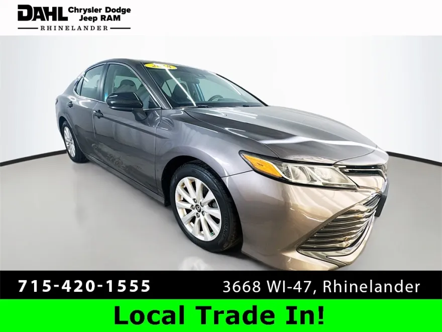 2018 Toyota Camry LE photo 1