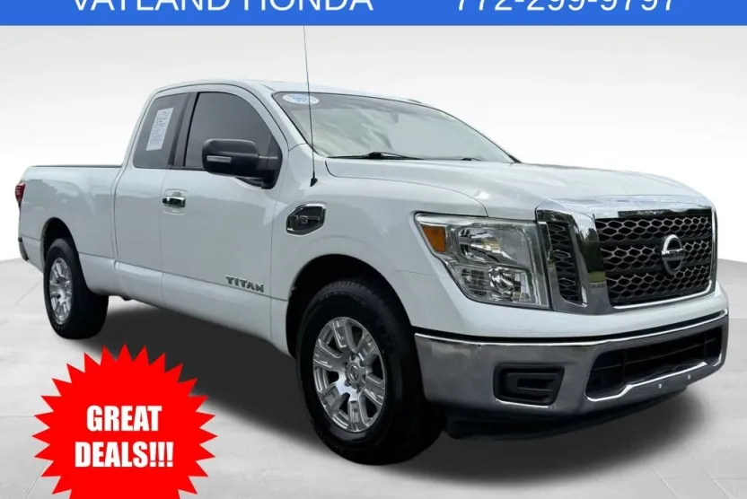 2017 Nissan Titan SV photo 1