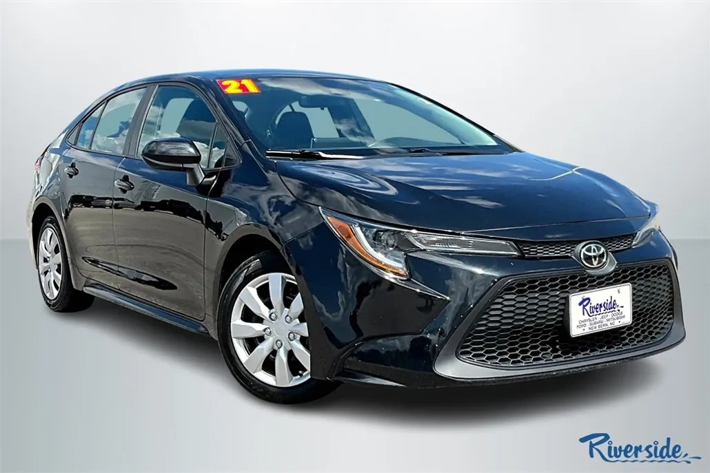 2021 Toyota Corolla LE photo 1