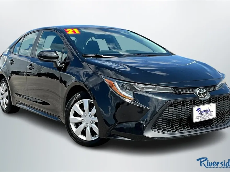 2021 Toyota Corolla LE photo 1