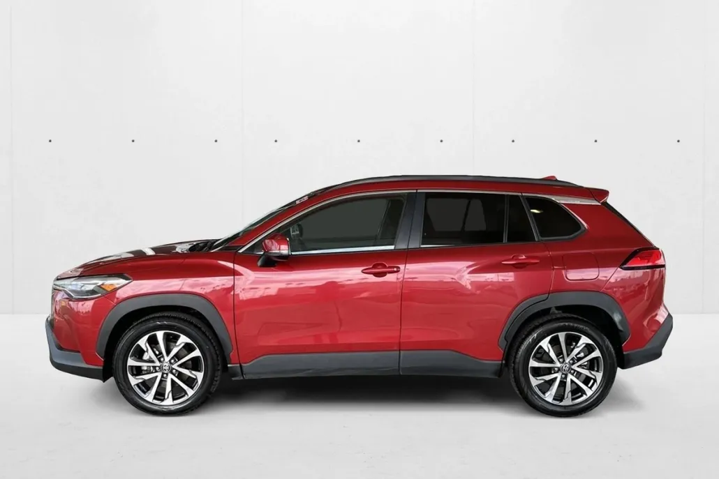 2023 Toyota Corolla Cross XLE photo 1