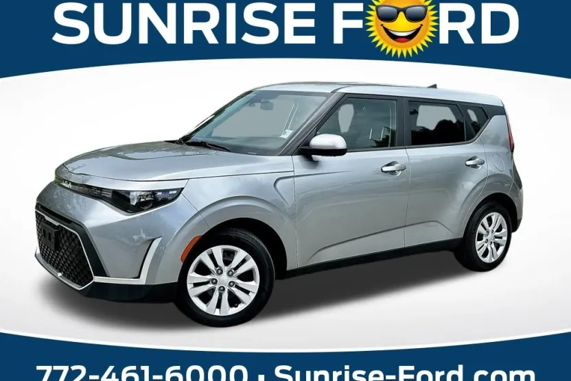 2023 Kia Soul LX photo 1