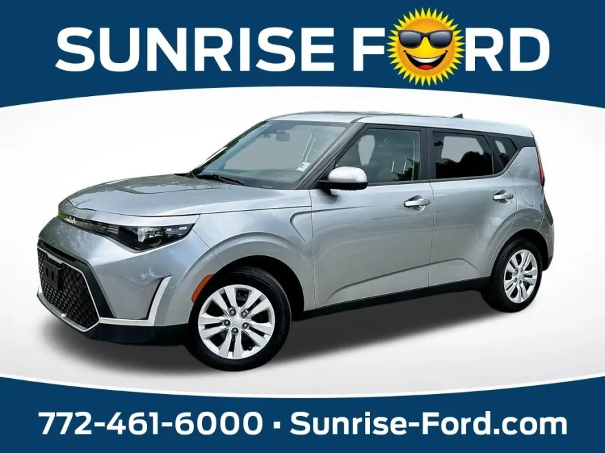 2023 Kia Soul LX photo 1