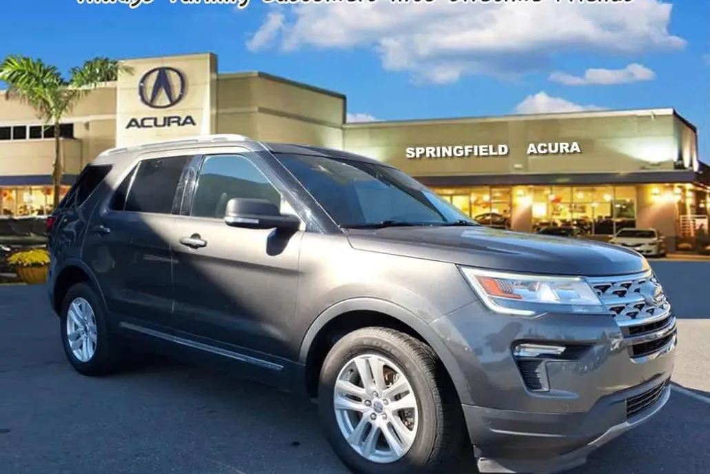 2019 Ford Explorer XLT photo 1