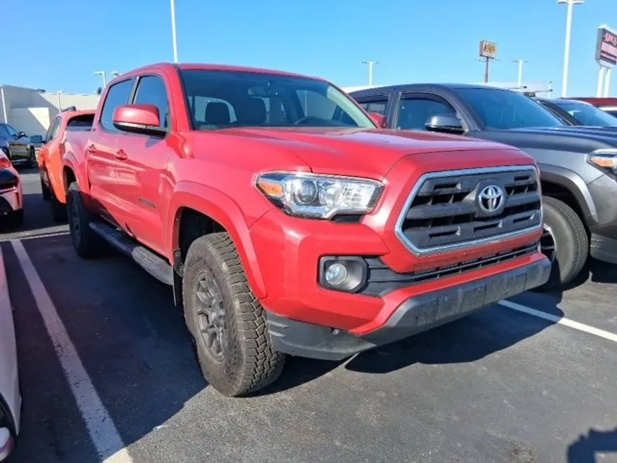 2017 Toyota Tacoma SR5 photo 1
