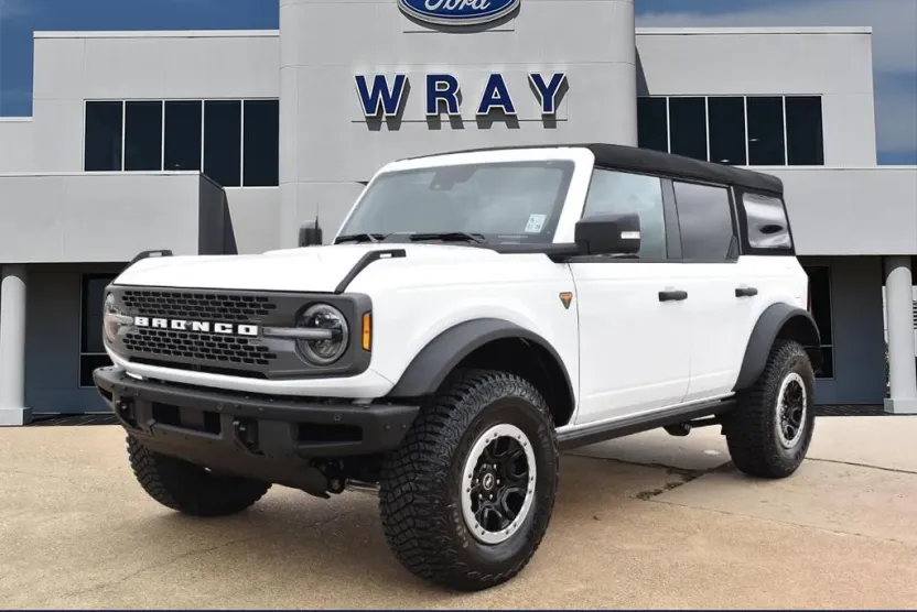 2024 Ford Bronco Badlands photo 1