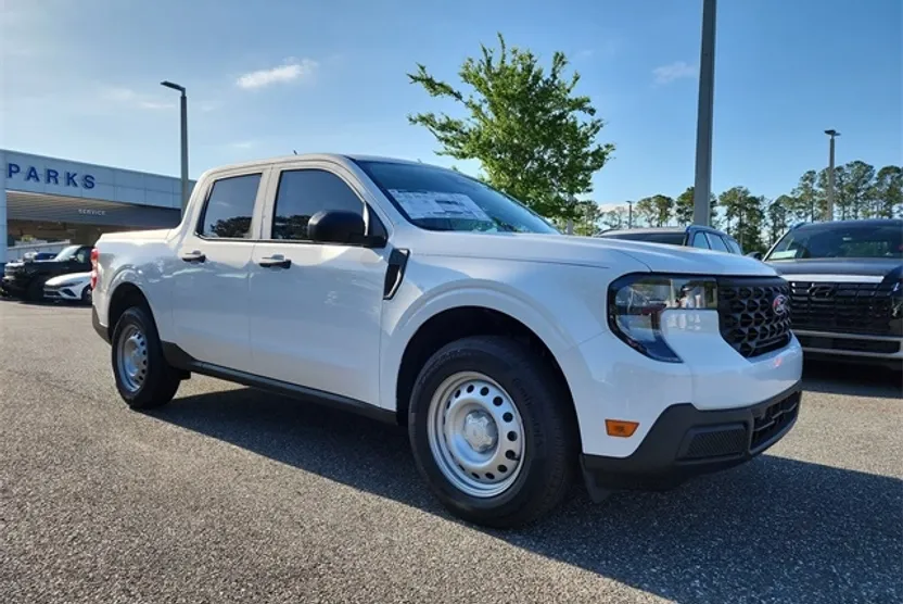 2025 Ford Maverick XL photo 1