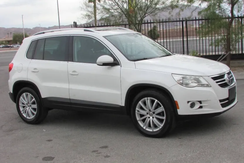 2011 Volkswagen Tiguan SE photo 1