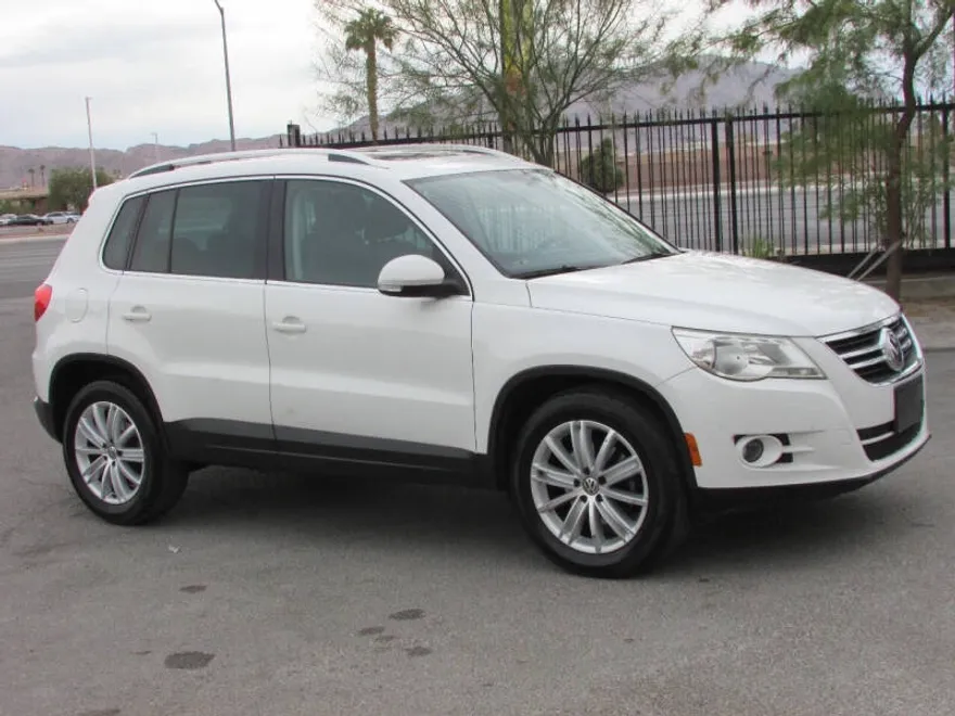 2011 Volkswagen Tiguan SE photo 1