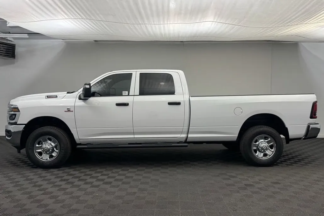 2025 Ram 3500 Tradesman photo 1