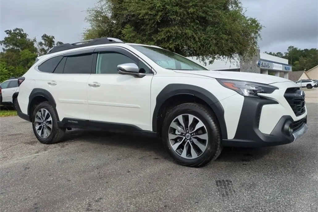 2025 Subaru Outback Touring photo 1