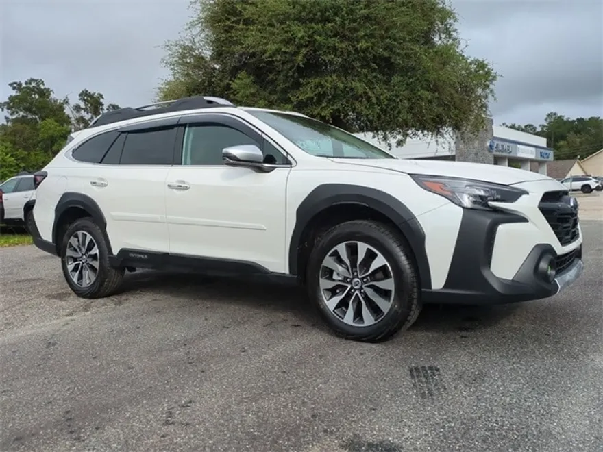 2025 Subaru Outback Touring photo 1