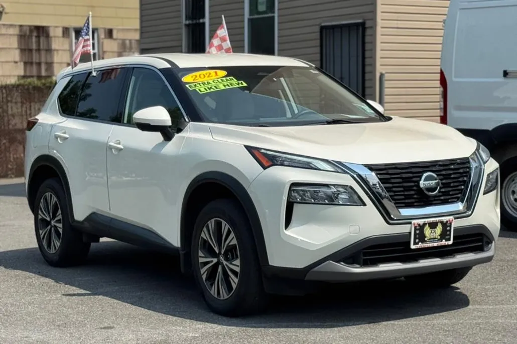 2021 Nissan Rogue SV photo 1