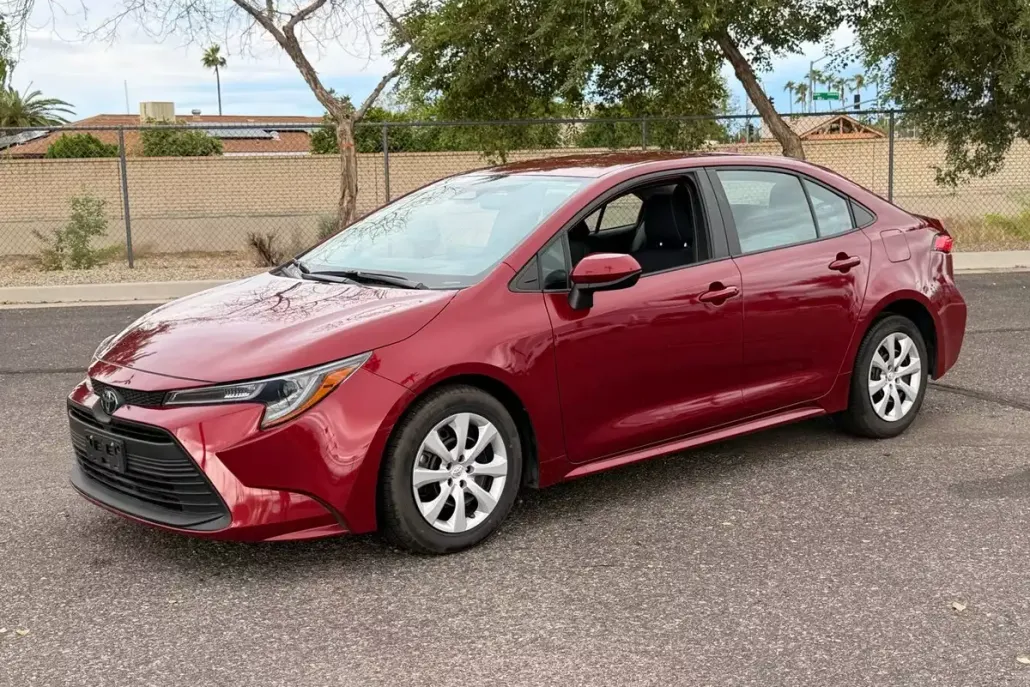 2024 Toyota Corolla LE photo 1