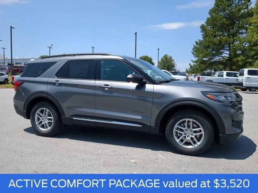 2025 Ford Explorer photo 1