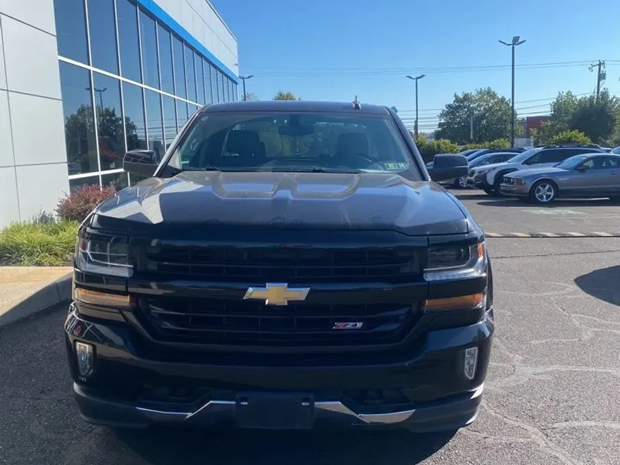 2017 Chevrolet Silverado 1500 LT photo 1
