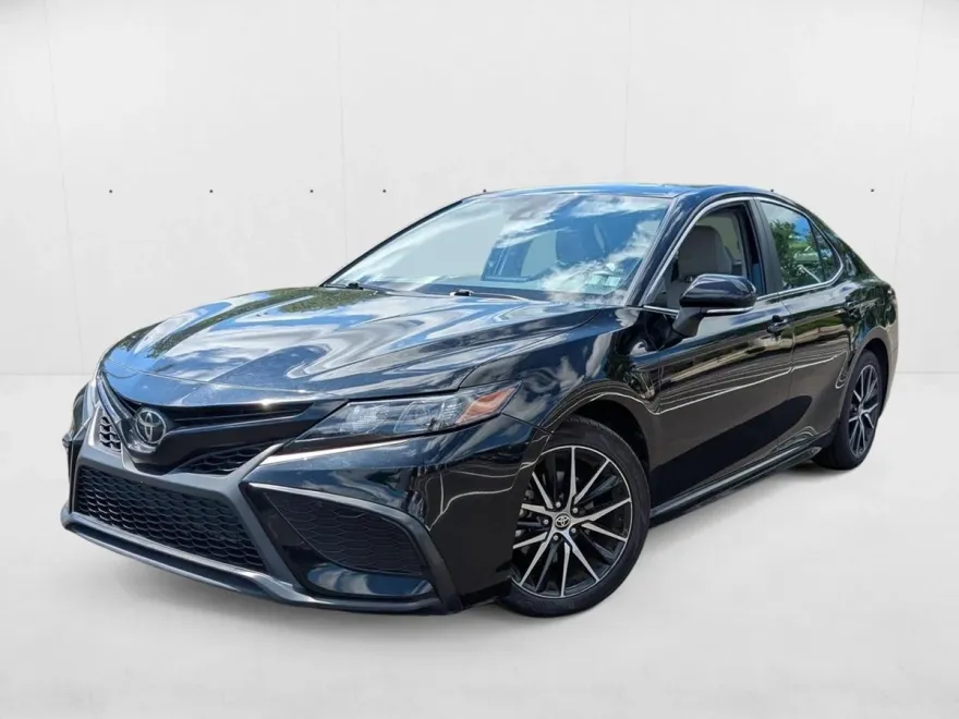 2023 Toyota Camry SE photo 1