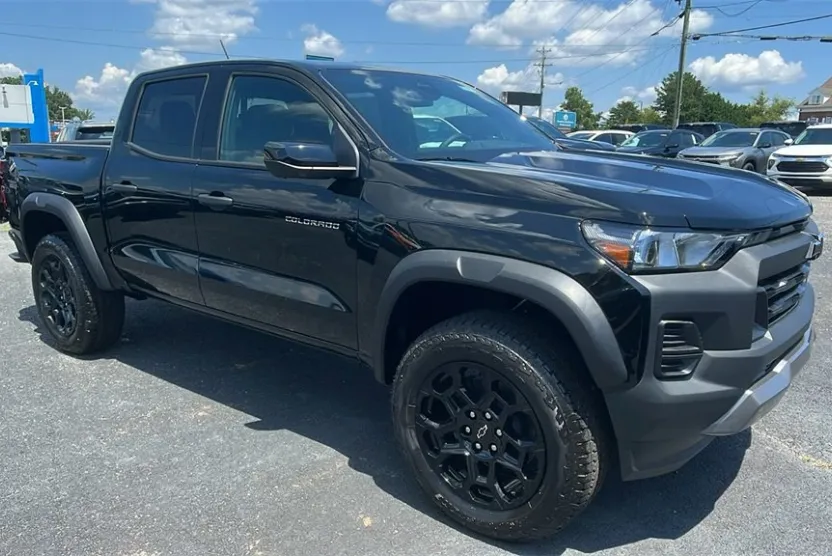 2026 Chevrolet Colorado Trail Boss photo 1