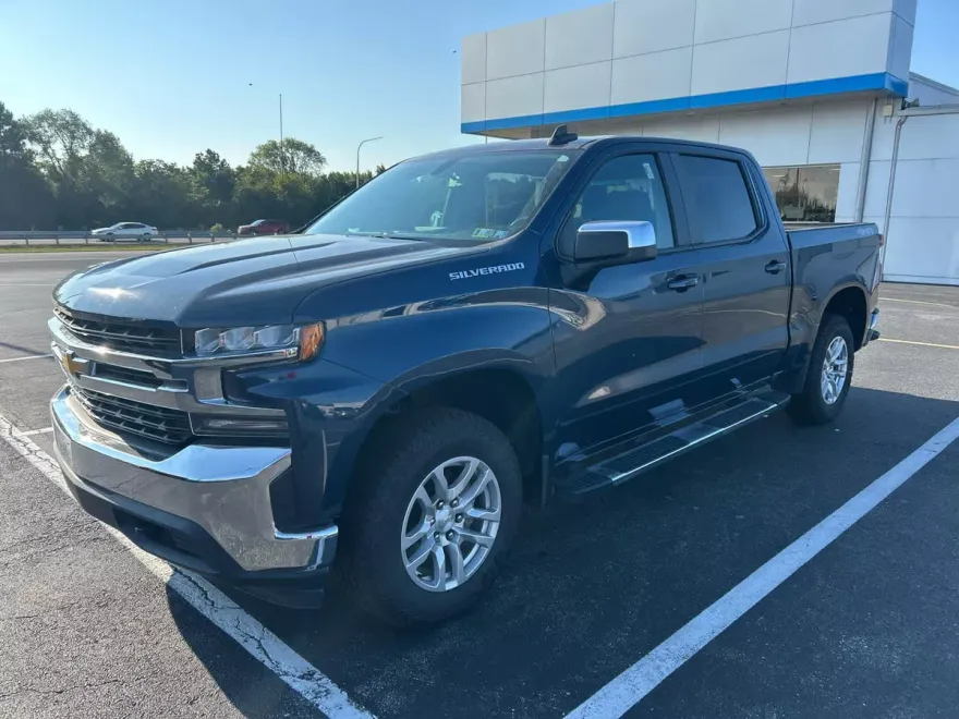 2021 Chevrolet Silverado 1500 LT photo 1