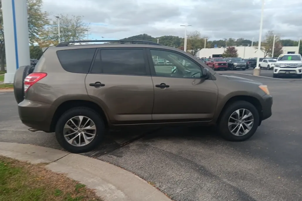 2009 Toyota RAV4 Sport photo 1