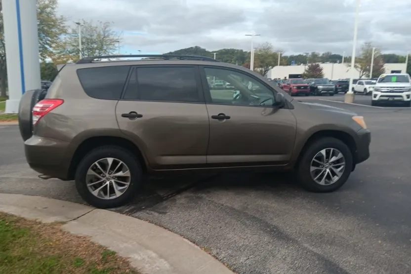 2009 Toyota RAV4 Sport photo 1